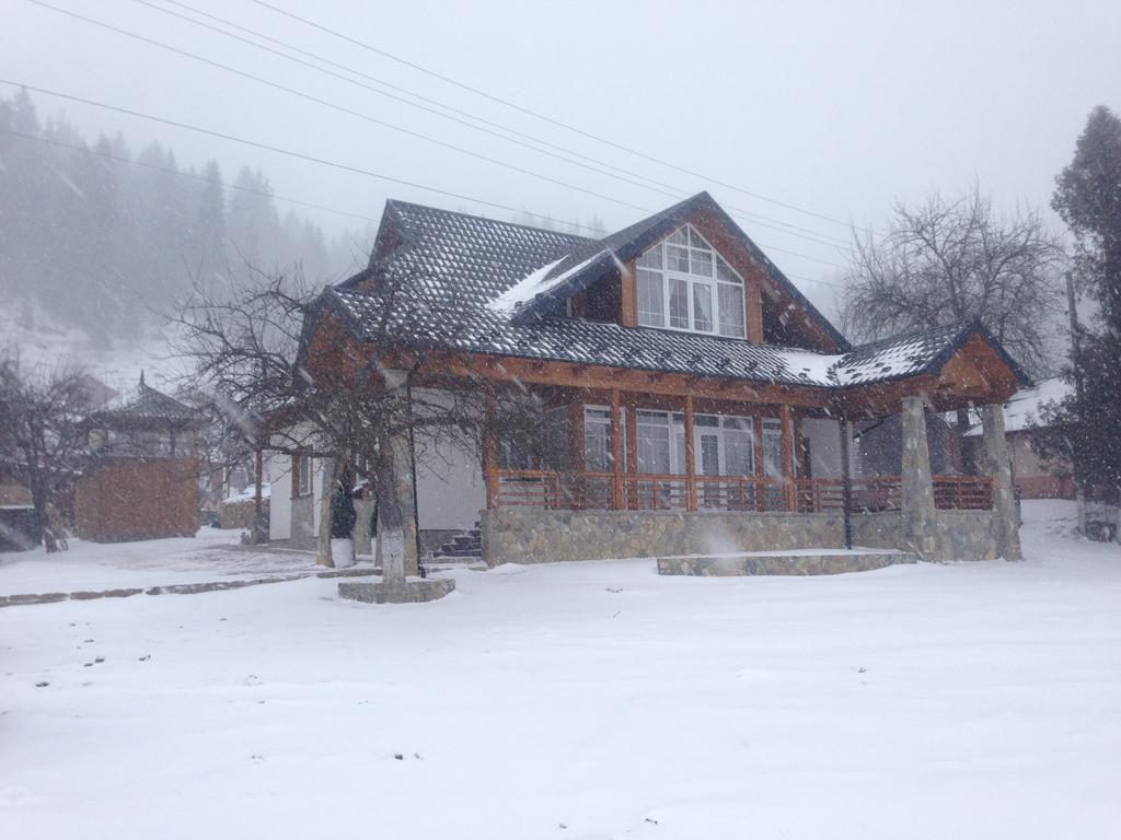 Cottage Familiya Verkhovyna Exterior foto